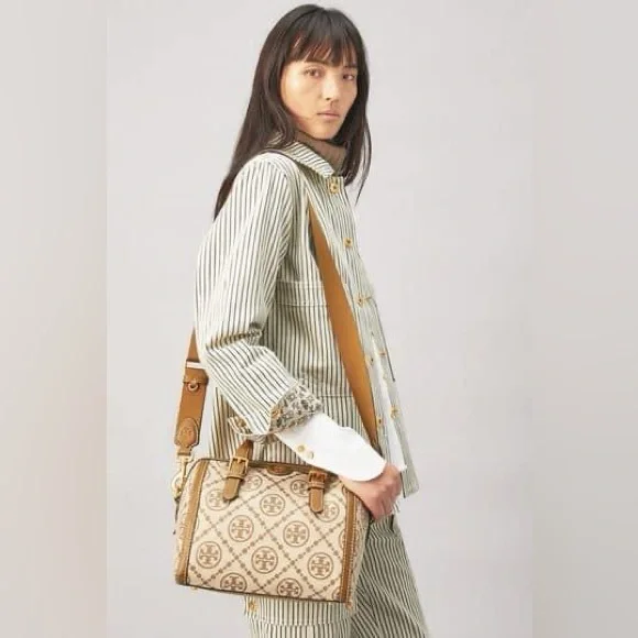 💰SOLD - 83970 - Tory Burch Monogram Jacquard Barrel Bag - Picture 14 of 16